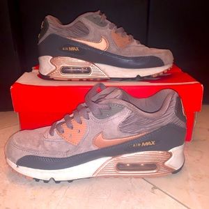 Nike Air Force Max/ Brown